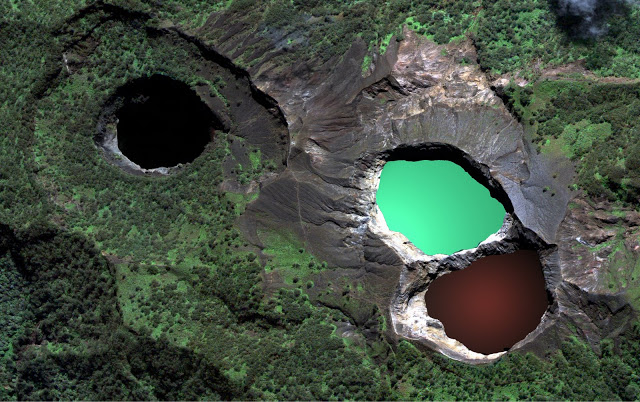 130315_lagos-del-monte-kelimutu-4_isla-de-flores_indonesia_amazing-world