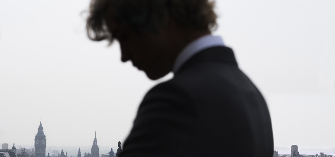 2016_MR_BURBERRY_THE_FRAGRANCE_02