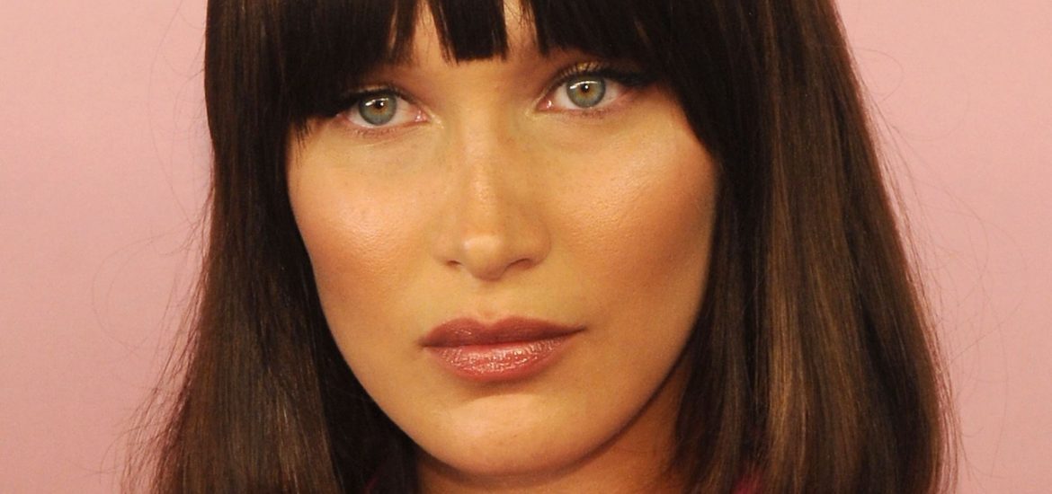 Bella-Hadid-en-working-girl-ultra-sexy-aux-CFDA-Fashion-Awards