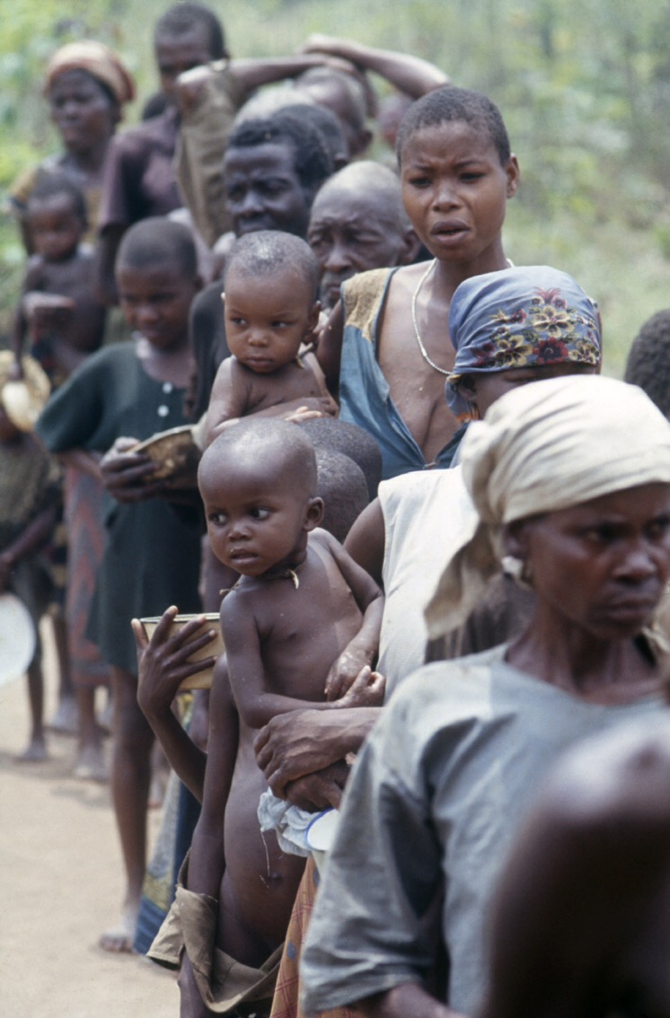 Enfants Ibos, victimes de la famine lors de la guerre du Biafra en Juillet1968 ©Gilles Caron/Fondation Gilles Caron/ Gamma-Rapho Enfants Ibos, victimes de la famine lors de la guerre du Biafra en Juillet1968 ©Gilles Caron/Fondation Gilles Caron/ Gamma-Rapho